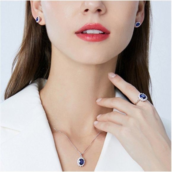 Luxurious Princess Diana Inspired Sapphire Engagement Ring in 925 Silver Band - Picture 4 of 4